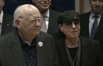 Γκορμπατσόφ και Scorpions μαζί 30 χρόνια μετά την πτώση του τείχους