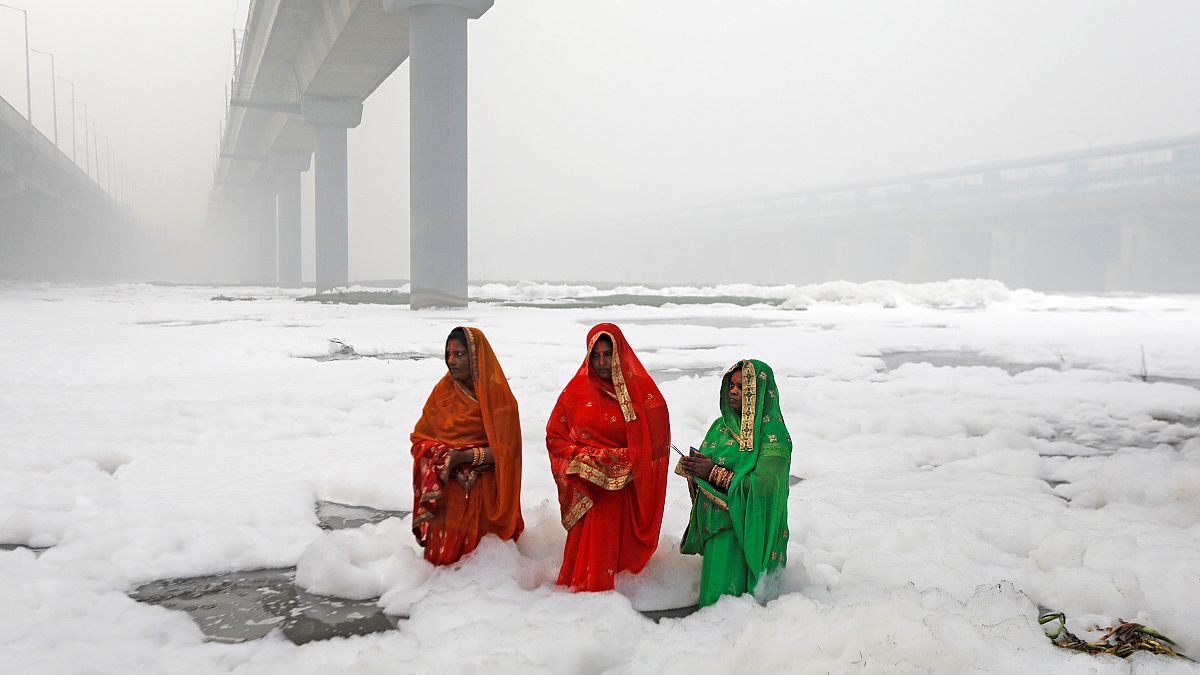 Foam covers New Delhi river as pollution hits 'very unhealthy' levels