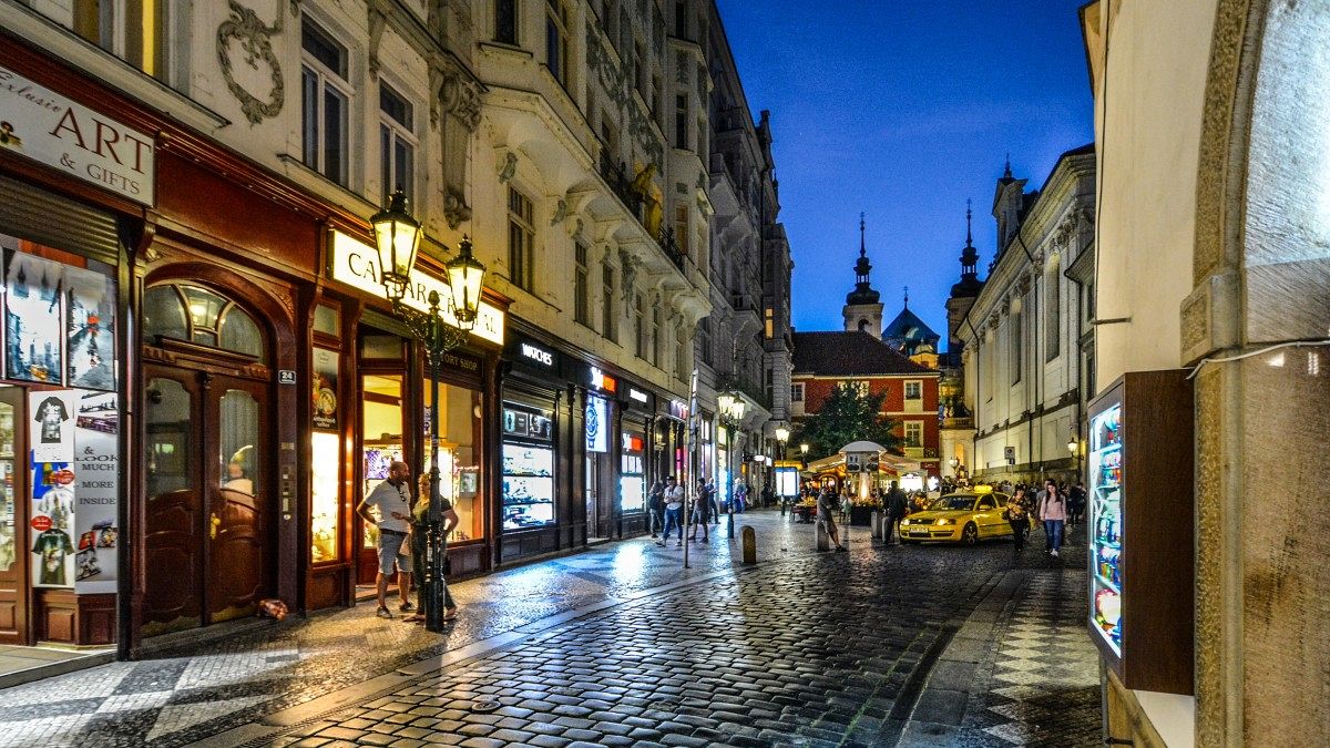Ladenstraße in Prag - Illustrationsbild