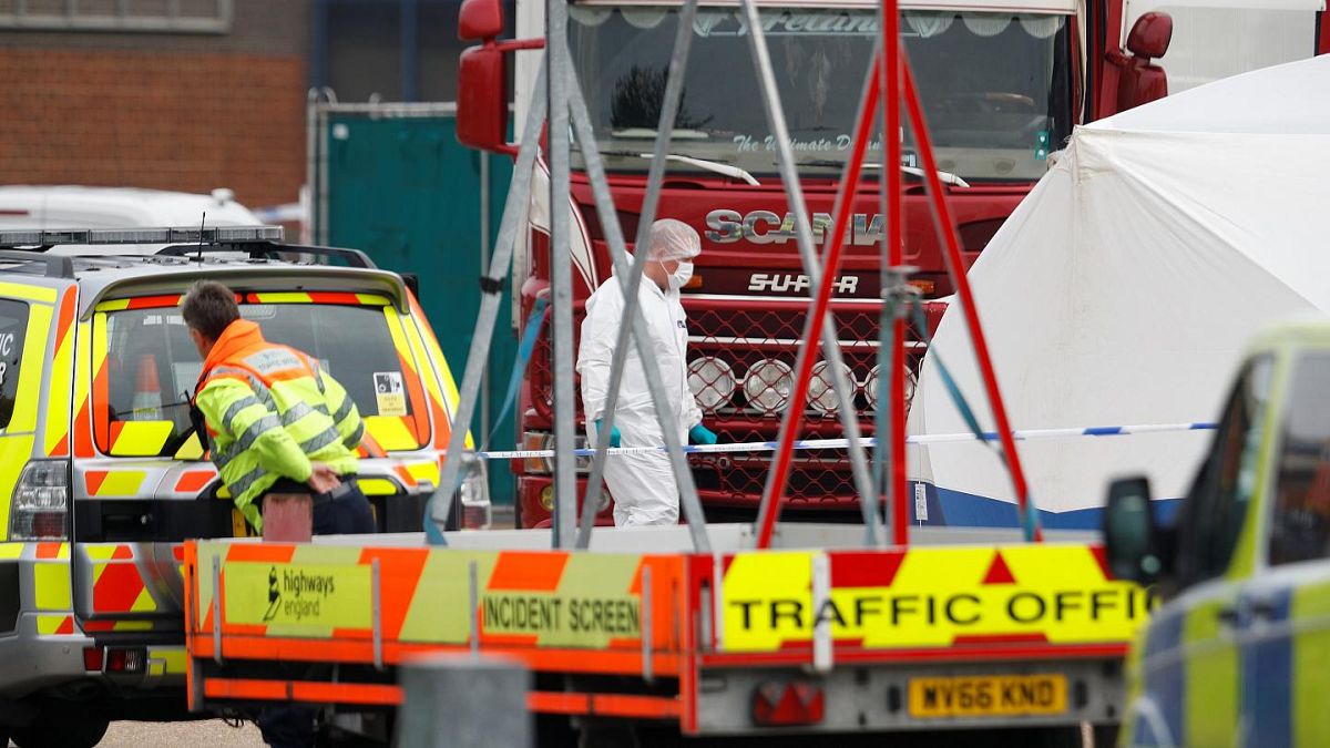 İngiltere'de bir konteyner içinde ölü bulunan 39 kişinin kimliği belirlendi