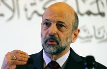 رئيس الوزراء الأردني عمر الرزاز يتحدث إلى وسائل الإعلام خلال مؤتمر صحفي في عمان، الأردن في 9 أبريل 2019