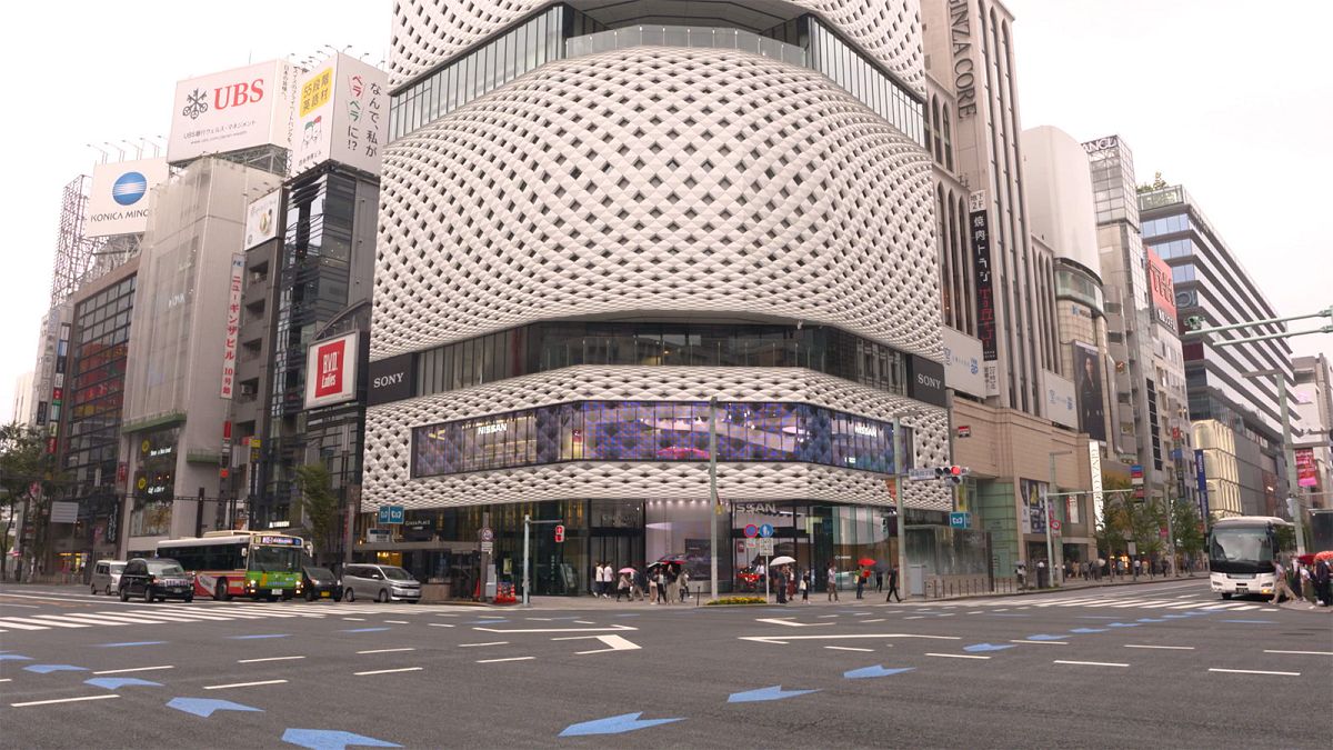 اليابان ماض عريق يضمه مركز تجاري فاخر بالعاصمة طوكيو ويبقيه حيا