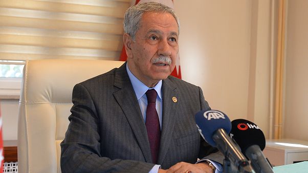 Cumhurbaşkanlığı Yüksek İstişare Kurulu Üyesi Bülent Arınç,Iğdır'da basın mensuplarının sorularını yanıtladı. ( Bülent Mavzer - Anadolu Ajansı ) Cumhurbaşkanlığı Yüksek İstişare Kurulu Üyesi Bülent Arınç,Iğdır'da basın mensuplarının sorularını yanıtladı. ( Bülent Mavzer - Anadolu Ajansı )