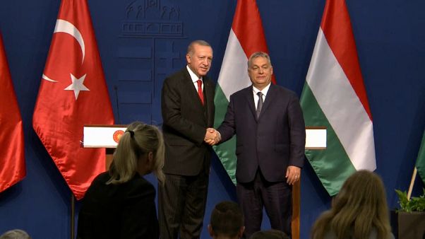 Erdoğan a Budapest, grande è l'ambizione sotto al cielo Erdoğan a Budapest, grande è l'ambizione sotto al cielo