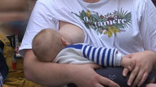 Latte materno contaminato da idrocarburi: l'incubo delle mamme di Rouen