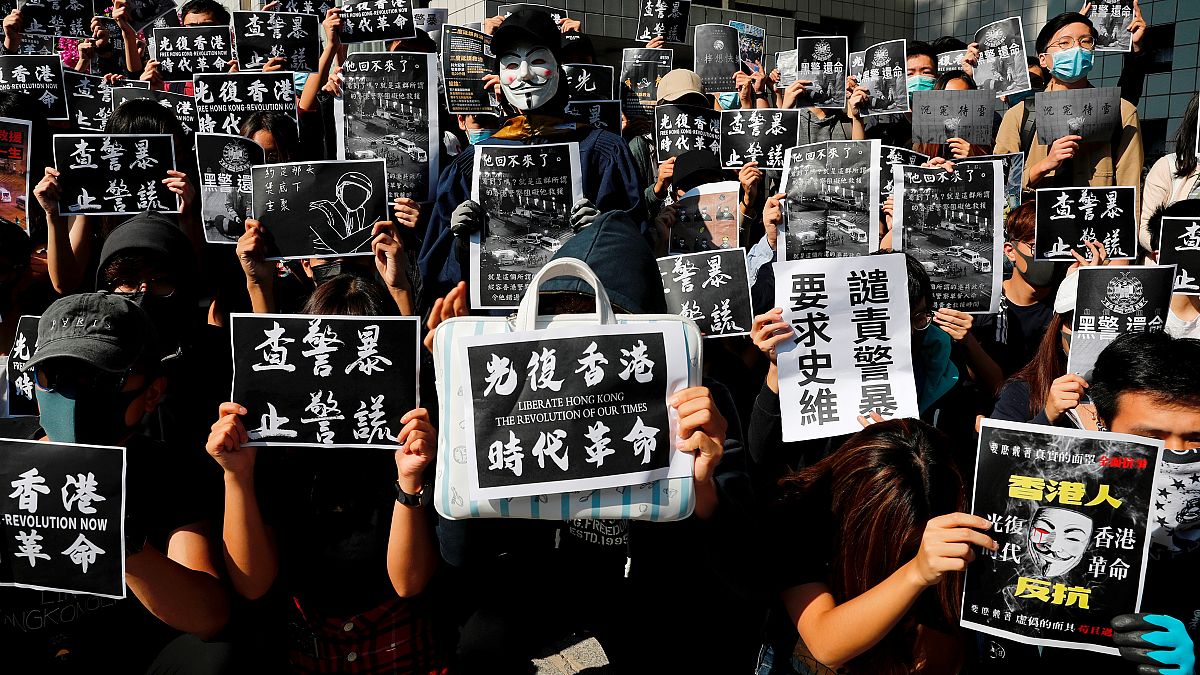 Hong Kong chora a morte de um estudante