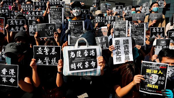 Hong Kong chora a morte de um estudante Hong Kong chora a morte de um estudante