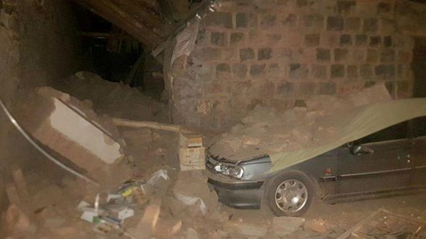 İran'da 5,9 büyüklüğünde deprem: En az 6 ölü İran'da 5,9 büyüklüğünde deprem: En az 6 ölü