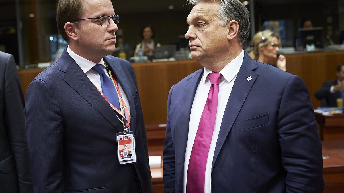 Orbán Viktor Várhelyi Olivérrel