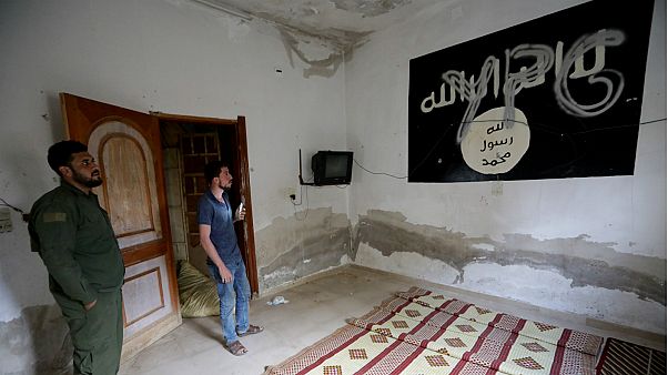 وكالة رسمية: تركيا ستبدأ بترحيل مقاتلي "داعش" السجناء إلى بلادهم الإثنين المقبل وكالة رسمية: تركيا ستبدأ بترحيل مقاتلي "داعش" السجناء إلى بلادهم الإثنين المقبل