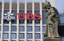 Φτωχότεροι οι δισεκατομμυριούχοι  