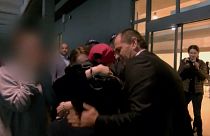 شاهد: أخذته أمه إلى داعش بسوريا وقتلت.. طفل ألباني يعود لحضن والده في إيطاليا