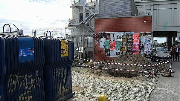 Detida suspeita de abandonar recém-nascido no lixo em Lisboa Detida suspeita de abandonar recém-nascido no lixo em Lisboa