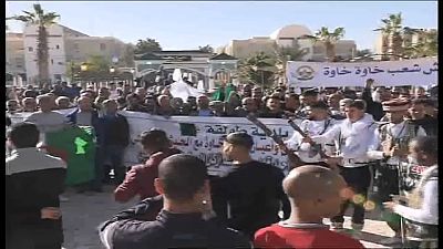 مظاهرات مؤيدة للجيش بمدينتي سطيف وبسكرة