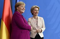Von der Leyen átalakítaná a bevándorláspolitikát, Merkel támogatja