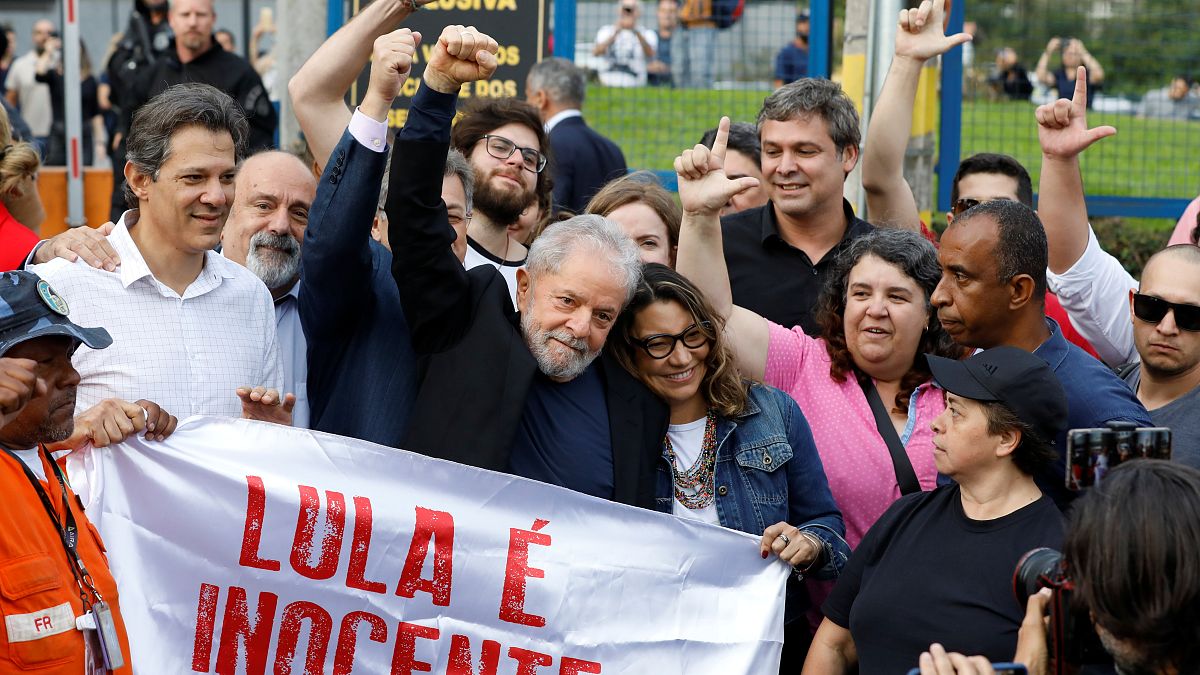 El expresidente Lula sale de la cárcel tras una decisón de la Corte Suprema