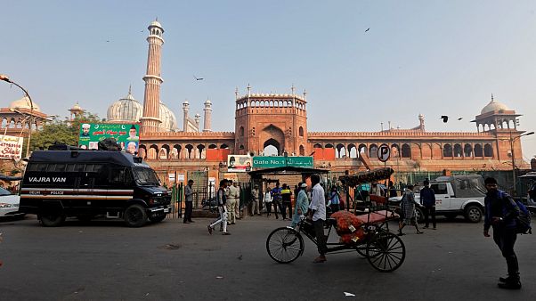 Hindistan Yüksek Mahkemesi, Müslümanlar ve Hindular arasında süren Babri Camisi arazisiyle ilgili davada Hindular lehine karar verdi Hindistan Yüksek Mahkemesi, Müslümanlar ve Hindular arasında süren Babri Camisi arazisiyle ilgili davada Hindular lehine karar verdi
