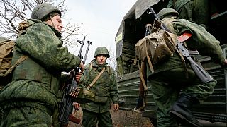آغاز عقب نشینی ارتش اوکراین و جدایی طلبان از مناطق شرقی
