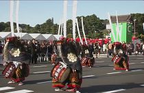 Japonya İmparatoru Naruhito için başkent sokaklarında dans ve müzik