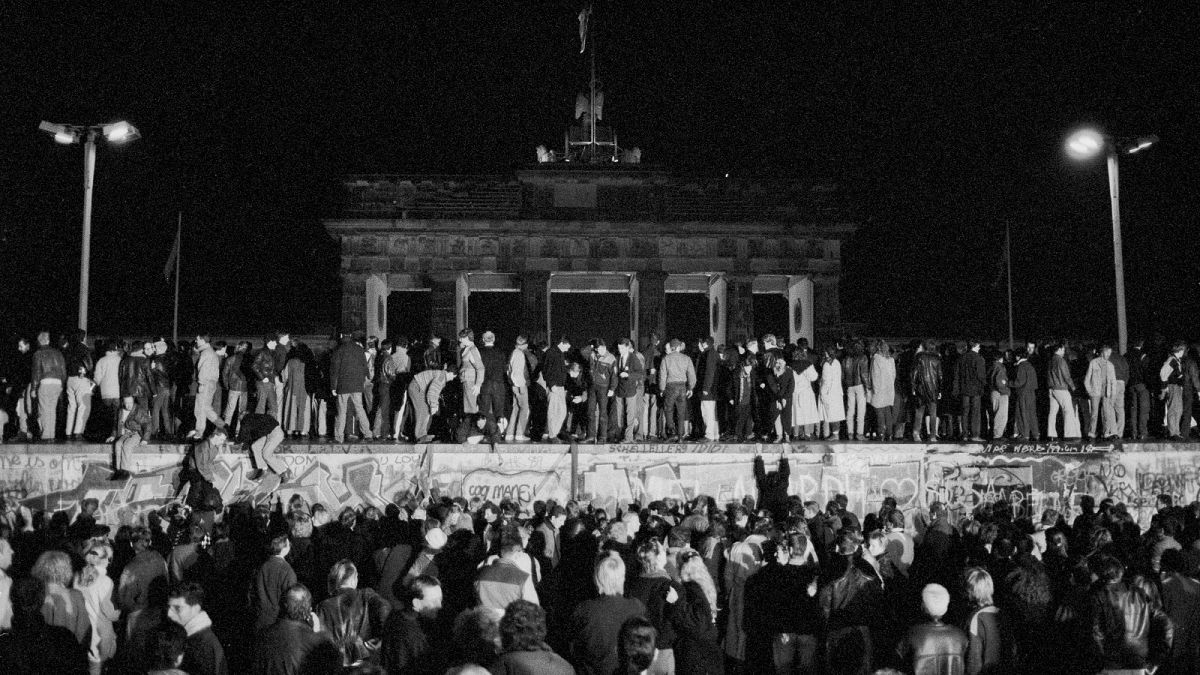 The Berlin Wall fell 30 years ago. Democracy seemed to have won out, but we were wrong ǀ View 