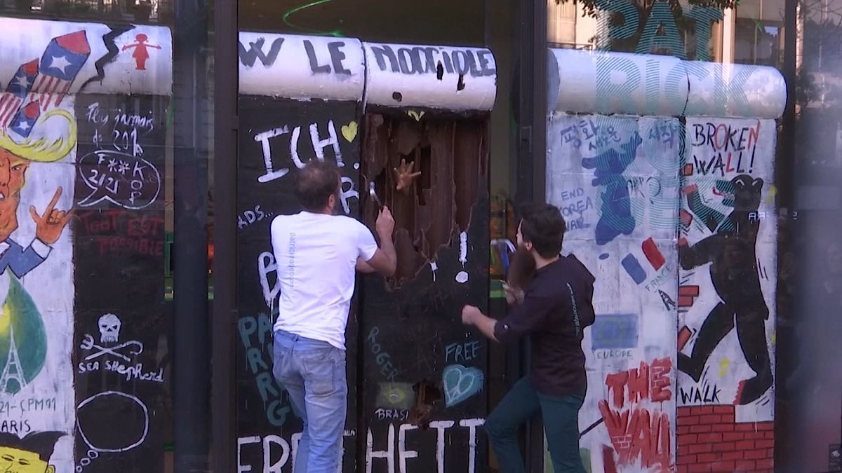 ویدئو؛ دیوار شکلاتی در پاریس فرو ریخت