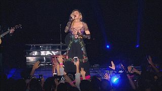 Konserlerine geç başlama alışkanlığı Madonna'yı hayranları ile mahkemelik etti