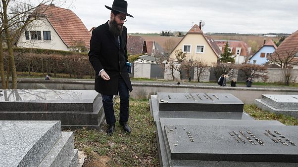 Danimarka'da Yahudi mezarlığına saldırı düzenlendi Danimarka'da Yahudi mezarlığına saldırı düzenlendi
