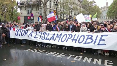 Des milliers de Français dans la rue contre l'islamophobie