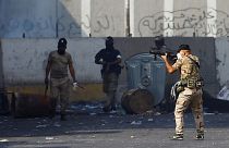 ویدئو؛ درگیری تظاهرکنندگان با نیروهای امنیتی در بغداد