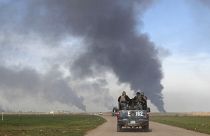 Forze di sicurezza pattugliano una strada nei dintorni di Kirkuk