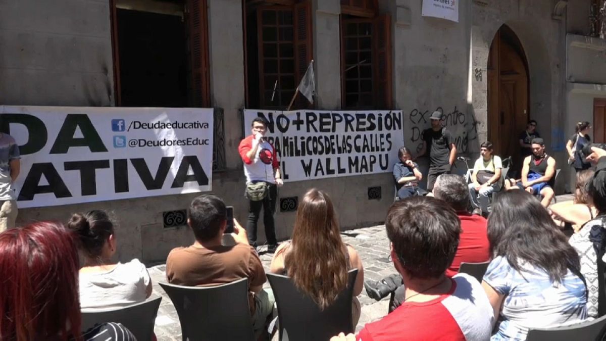Οι υπερχρεωμένοι φοιτητές και η έκρυθμη κατάσταση στη Χιλή
