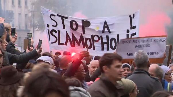 Mehr als 10.000 bei "Marsch gegen Islamophobie" in Paris Mehr als 10.000 bei "Marsch gegen Islamophobie" in Paris