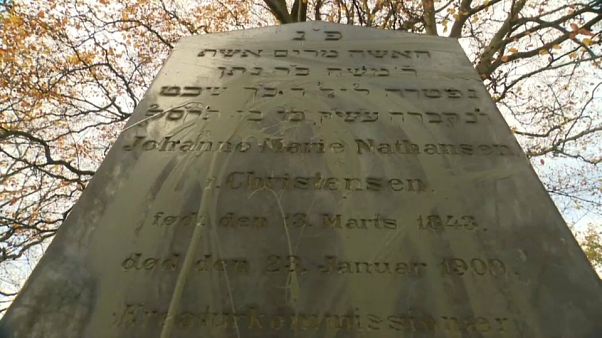 Dänemark: Unbekannte schänden Grabsteine auf jüdischem Friedhof Dänemark: Unbekannte schänden Grabsteine auf jüdischem Friedhof