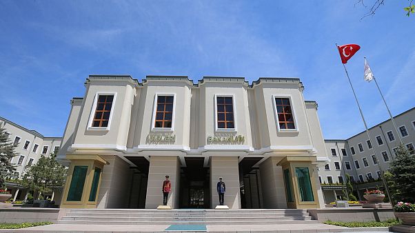Türkiye yakalanan IŞİD üyelerinin vatandaşı oldukları ülkelere iadesine başladı Türkiye yakalanan IŞİD üyelerinin vatandaşı oldukları ülkelere iadesine başladı