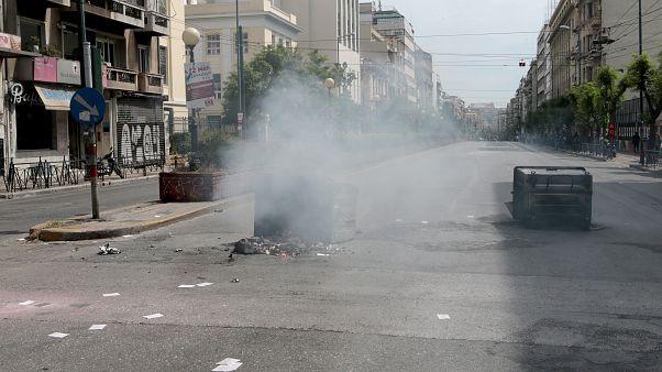 Άνδρες των ΜΑΤ και φοιτητές στην ΑΣΟΕΕ Άνδρες των ΜΑΤ και φοιτητές στην ΑΣΟΕΕ