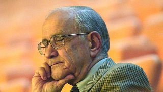Rahatsızlığı nedeniyle bir süredir tedavi gören Anayasa hukuku profesörü ve eski Dışişleri Bakanı Prof. Dr. Mümtaz Soysal (90) hayatını kaybetti.