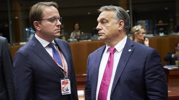 Olivér Várhelyi ve Victor Orban Olivér Várhelyi ve Victor Orban