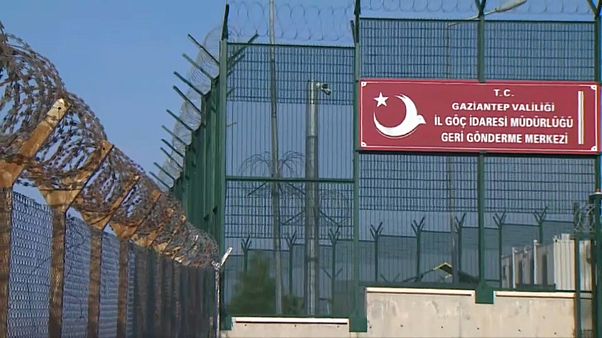 Türkei schiebt 10 Deutsche ab: Möglicherweise auch IS-Anhänger Türkei schiebt 10 Deutsche ab: Möglicherweise auch IS-Anhänger
