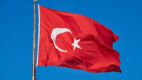 مؤيدو تركيا يلجأون للتضليل في حربهم الإعلامية أثناء عملية "نبع السلام" مؤيدو تركيا يلجأون للتضليل في حربهم الإعلامية أثناء عملية "نبع السلام"