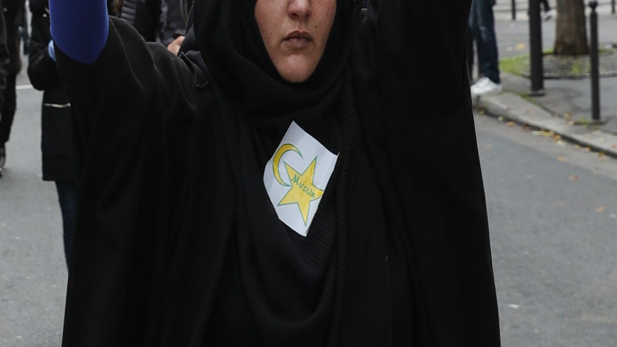 نجمة صفراء تطرح الجدل خلال المسيرات المنددة بالإسلاموفوبيا في فرنسا