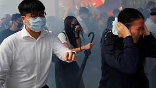 Újabb blokádok, könnygáz és erőszak Hongkongban