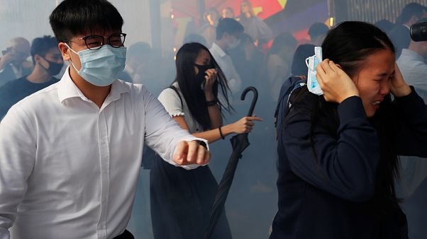 Újabb blokádok, könnygáz és erőszak Hongkongban Újabb blokádok, könnygáz és erőszak Hongkongban