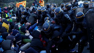 Opération de police à la frontière franco-espagnole pour déloger les manifestants