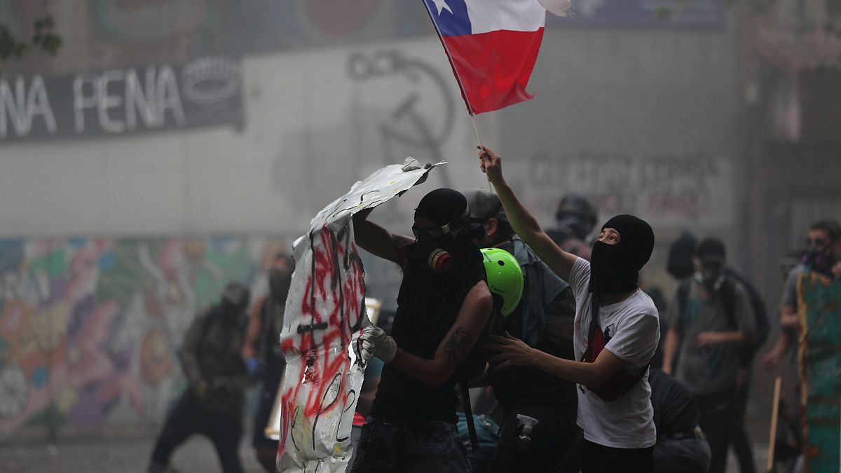 Los chilenos vuelven a echarse a las calles para protestar contra un proyecto de nueva Constitución