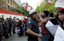 ادامه اعتراضات در لبنان؛ بانک ها و مدارس هم چنان تعطیل هستند