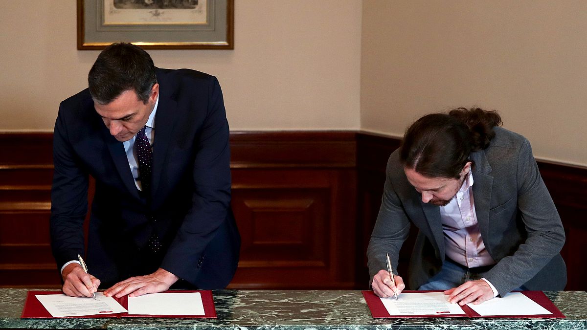 Pedro Sánchez y Pablo Iglesias en la firma del preacuerdo