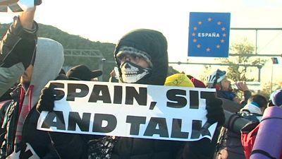 ویدیوی تکان دهنده از برخورد پلیس فرانسه با جدایی طلبان کاتالونیا در مرز اسپانیا