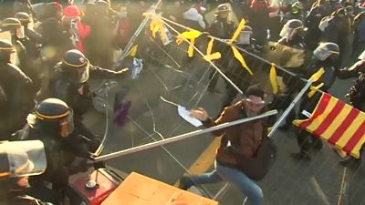 Katalonien: Gewaltsame Auflösung von Blockaden
