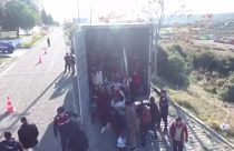 La fuga degli afghani dal loro Paese a brandelli