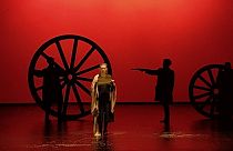 «Πόλεμος και Ειρήνη»: Το ρωσικό έπος ανεβαίνει στο Δημοτικό Θέατρο Πειραιά